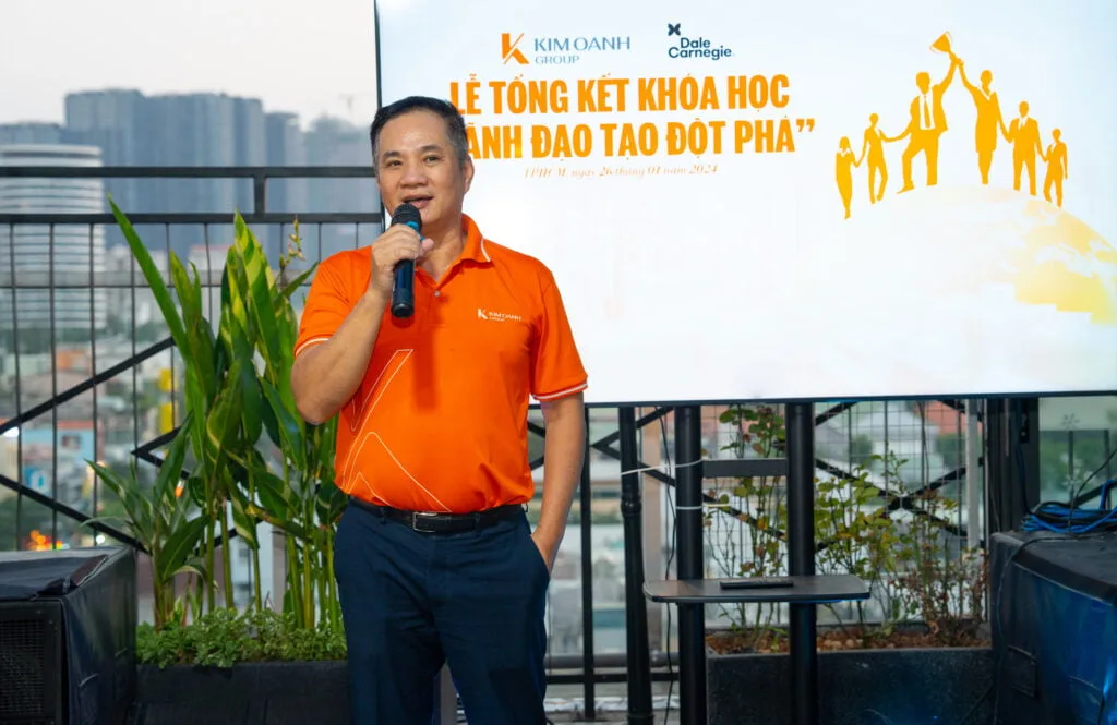 Đại diện học viên chia sẻ tại buổi tổng kết khóa học