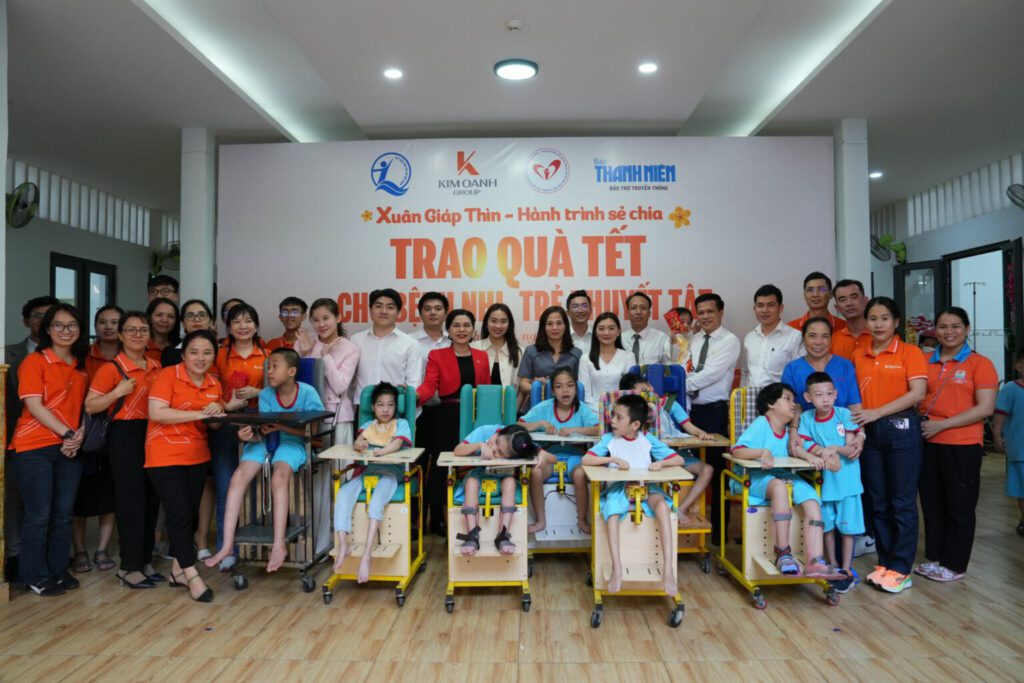 Quỹ từ thiện Kim Oanh trao quà Tết cho bệnh nhi, trẻ em khuyết tật tại TPHCM
