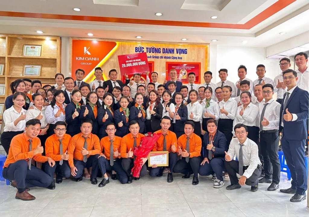 Tập thể chi nhánh Cộng Hòa cùng tận hưởng niềm vui đạt giải Nhất tháng 12/2023