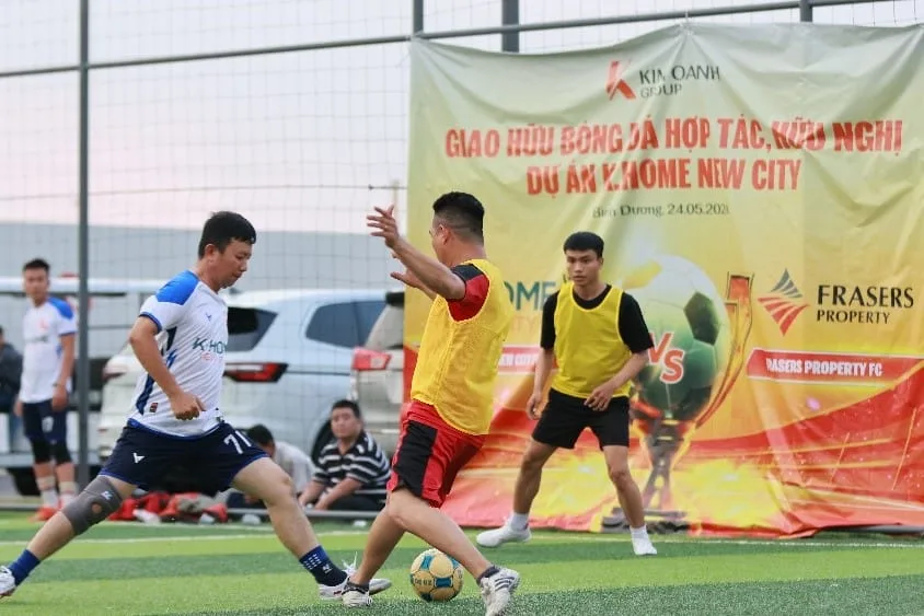 Các cầu thủ chơi đầy hăng say và nhiệt tình