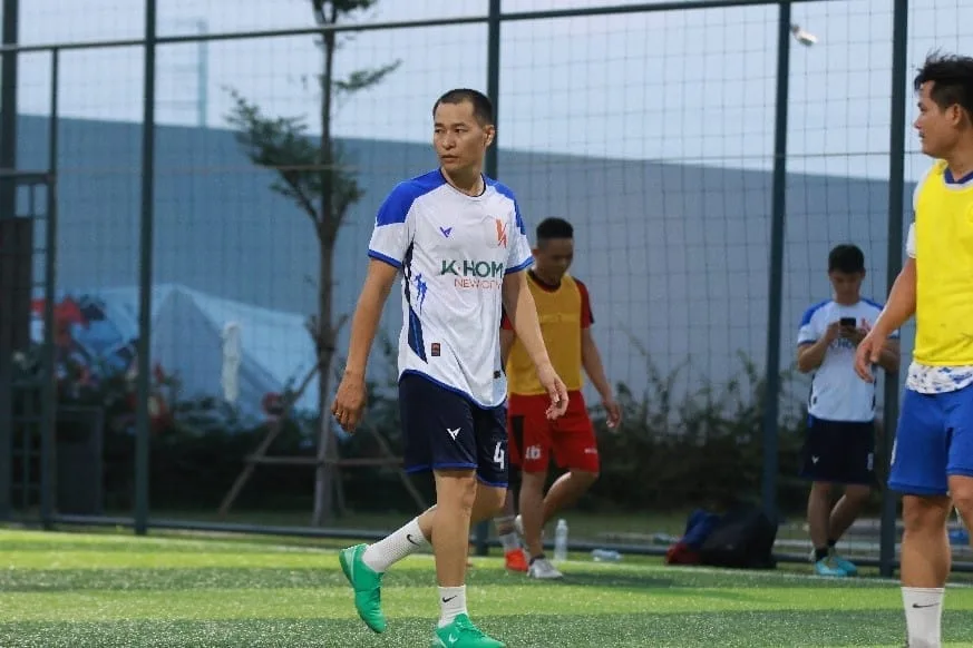 Bên cạnh đó, khoảnh khắc đầy tiếc nuối của một cầu thủ khi bỏ lỡ cơ hội ghi bàn cũng để lại nhiều cảm xúc