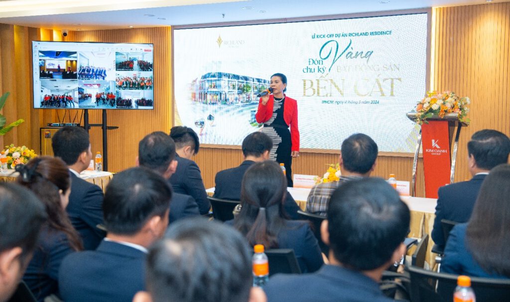 Bà Đặng Thị Kim Oanh – Chủ tịch Hội đồng Quản trị, Tổng Giám đốc Kim Oanh Group - phát biểu tại sự kiện kick off Richland Residence