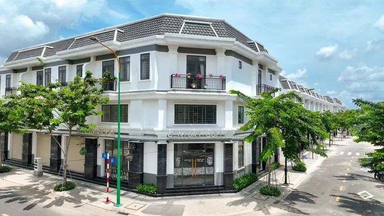 Một dãy nhà phố thương mại Richland Residence đã hoàn thiện