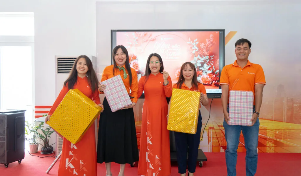 Kỉ niệm ngày quốc tế Phụ Nữ tại Kim Oanh Group