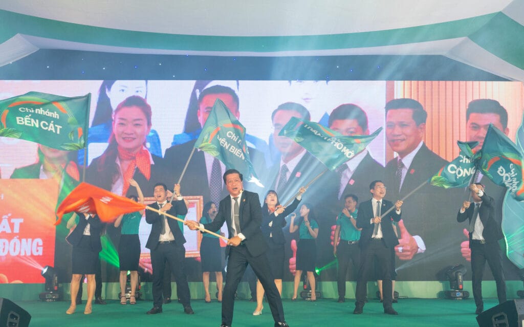 Đội ngũ chuyên viên kinh doanh sẵn sàng bứt phá