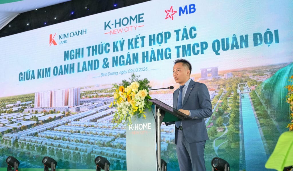 Ông Trịnh Minh Thành - Giám đốc MB Quang Trung Khối Khách hàng Cá nhân Ngân hàng TMCP Quân Đội phát biểu tại buổi lễ