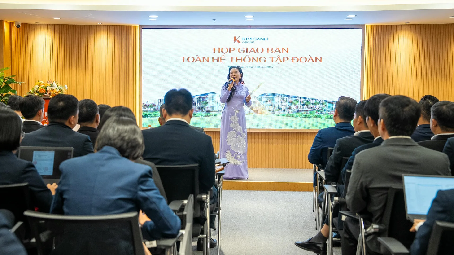 Bà Đặng Thị Kim Oanh – Chủ tịch HĐQT, Tổng Giám đốc Tập đoàn chia sẻ về những mục tiêu chiến lược và chào đón những thành viên mới