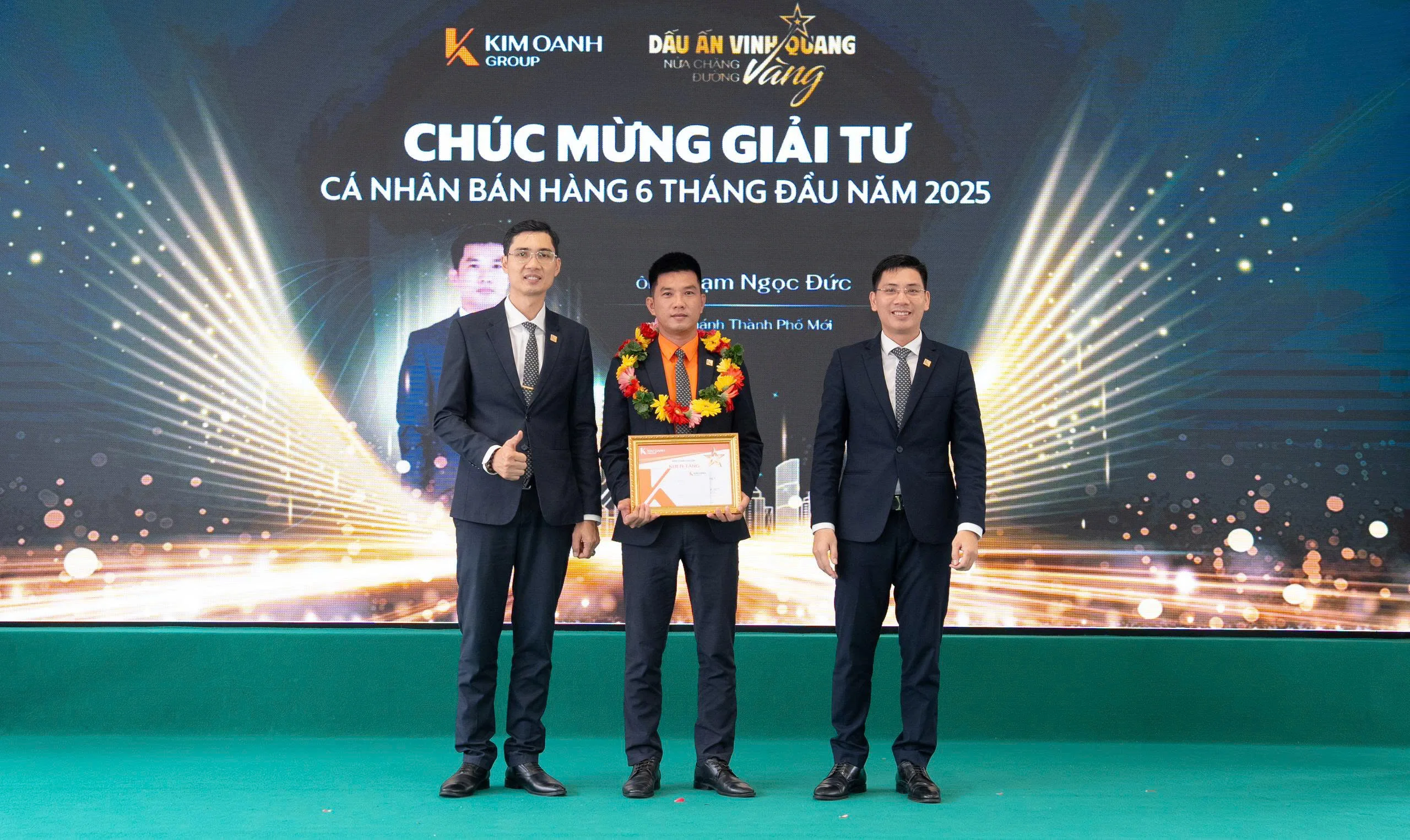 Ông Phạm Ngọc Đức - Nhóm 1 - Phòng 1 - Chi nhánh Thành Phố Mới  được vinh danh với Giải Tư - Cá nhân bán hàng 6 tháng đầu năm 2025.