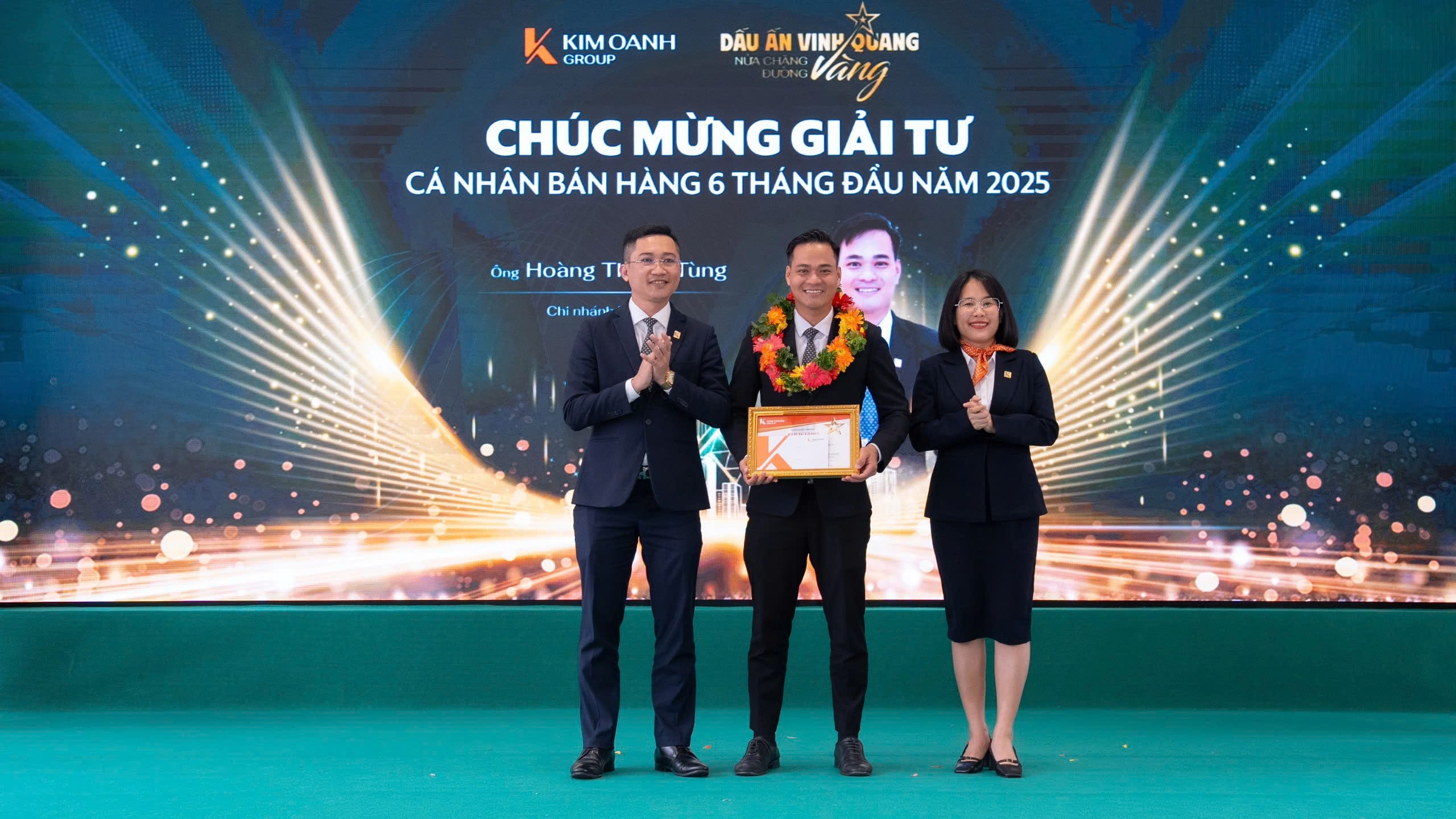 Ông Hoàng Thanh Tùng - Nhóm 2 - Phòng 2 - Chi nhánh Bến Cát được vinh danh với Giải Tư - Cá nhân bán hàng 6 tháng đầu năm 2025.