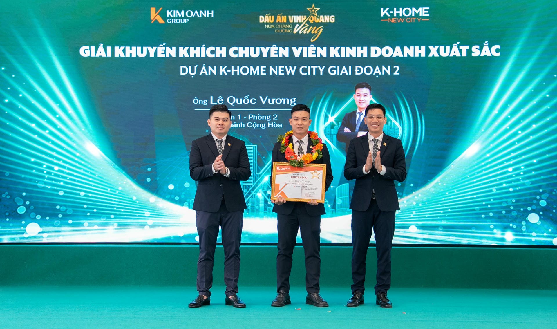 Ông Lê Quốc Vương đến từ Nhóm 1 - Phòng 2 - Chi nhánh Cộng Hòa được vinh danh với Giải Khuyến khích - Chuyên viên kinh doanh xuất sắc dự án K-Home New City giai đoạn 2.