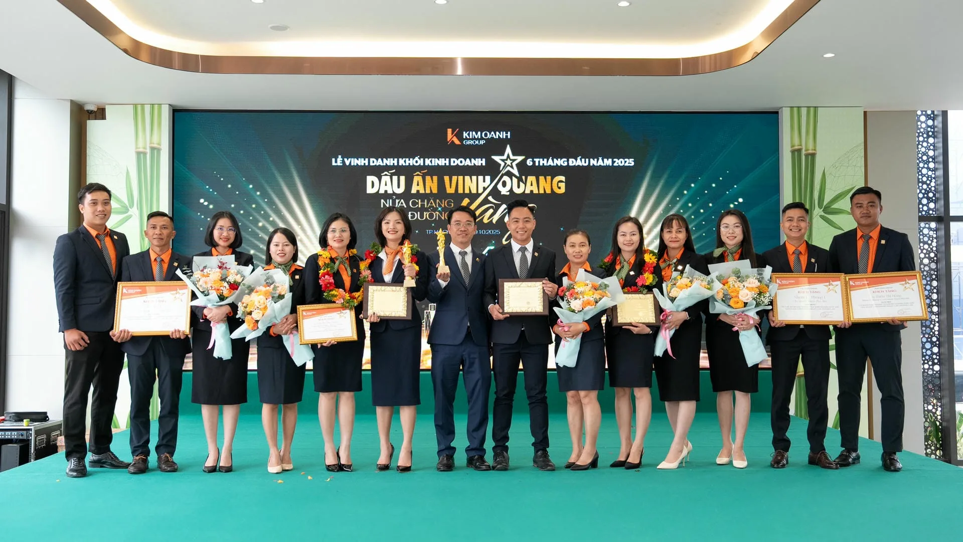 kim-oanh-group-ruc-ro-dau-an-nua-chang-duong-vang-nam-2025 (19)