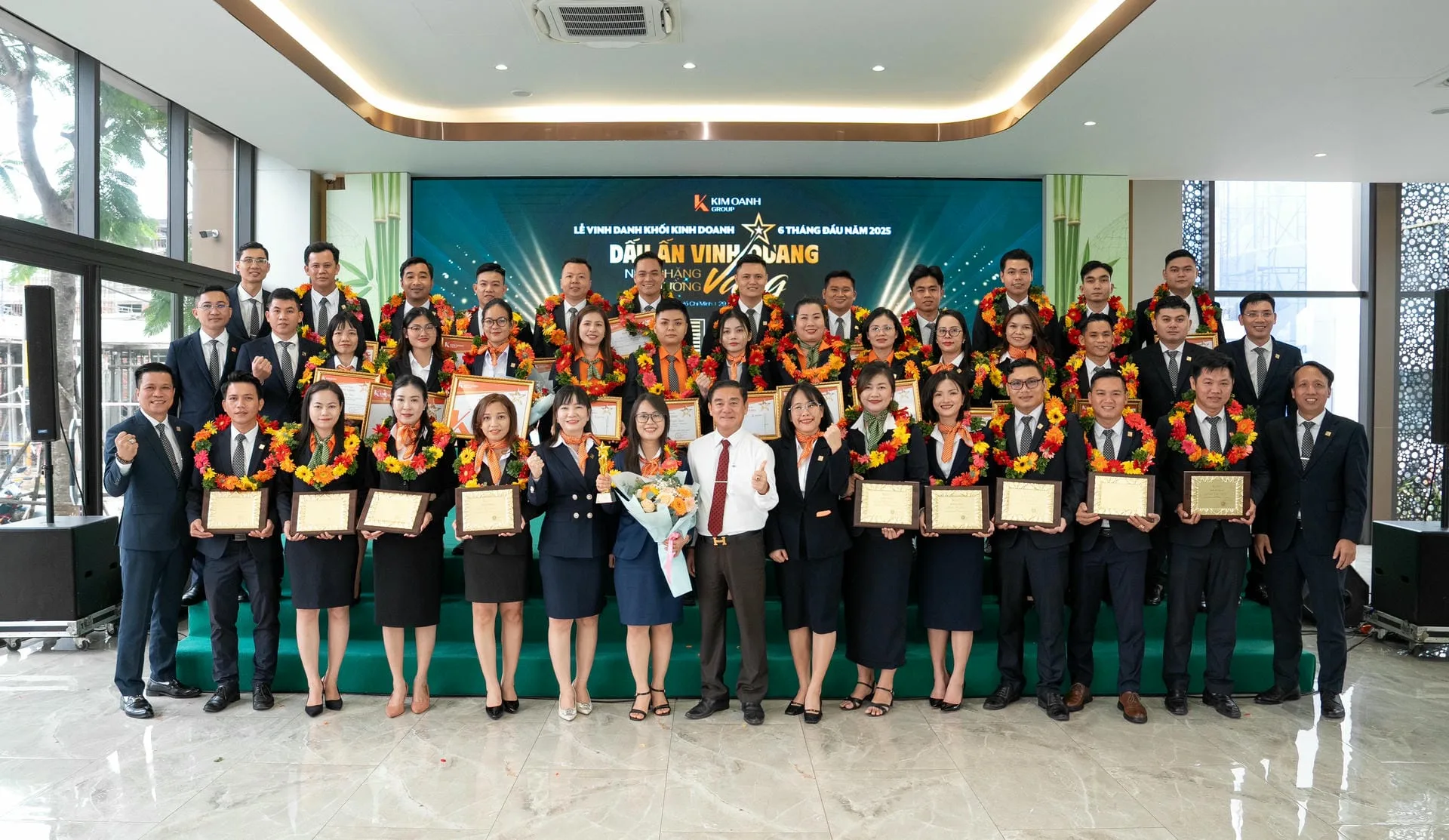 kim-oanh-group-ruc-ro-dau-an-nua-chang-duong-vang-nam-2025 (23)