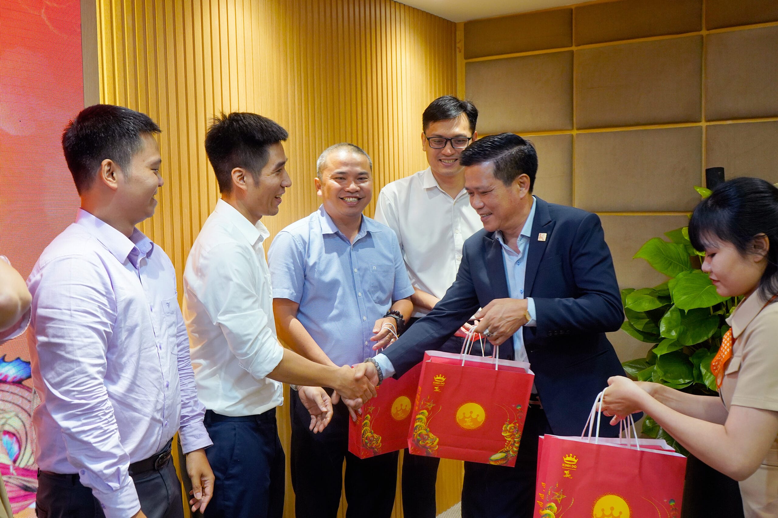 Mỗi món quà là một yêu thương được gửi gắm trọn vẹn
