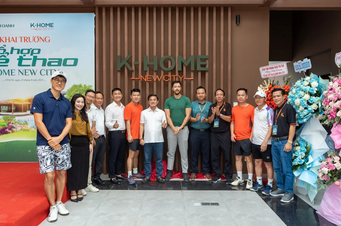 Lãnh đạo Kim Oanh Group cùng các công ty thành viên và các đối tác tại lễ khai trương.