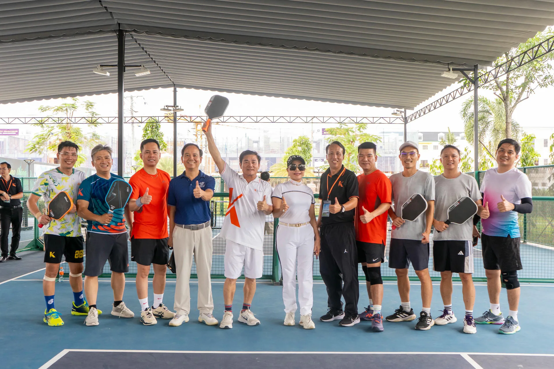 Bà Đặng Thị Kim Oanh – Chủ tịch HĐQT cùng các lãnh đạo cấp cao Kim Oanh Group, tham dự và tiếp lửa thi đấu cho các VĐV.