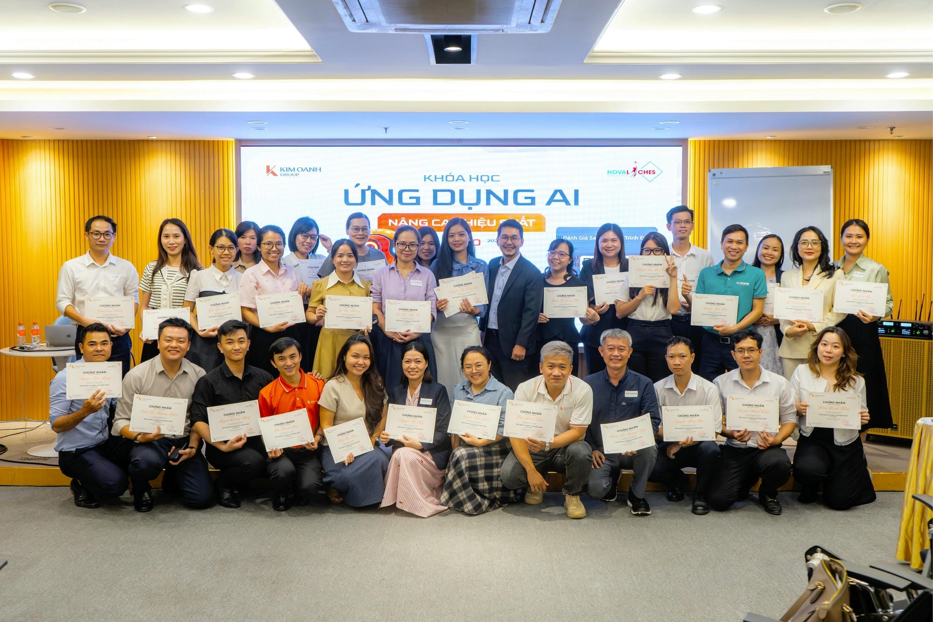 Kim Oanh Group thường xuyên tổ chức các chương trình đào tạo nội bộ chuyên sâu, nâng cao năng lực nhân sự