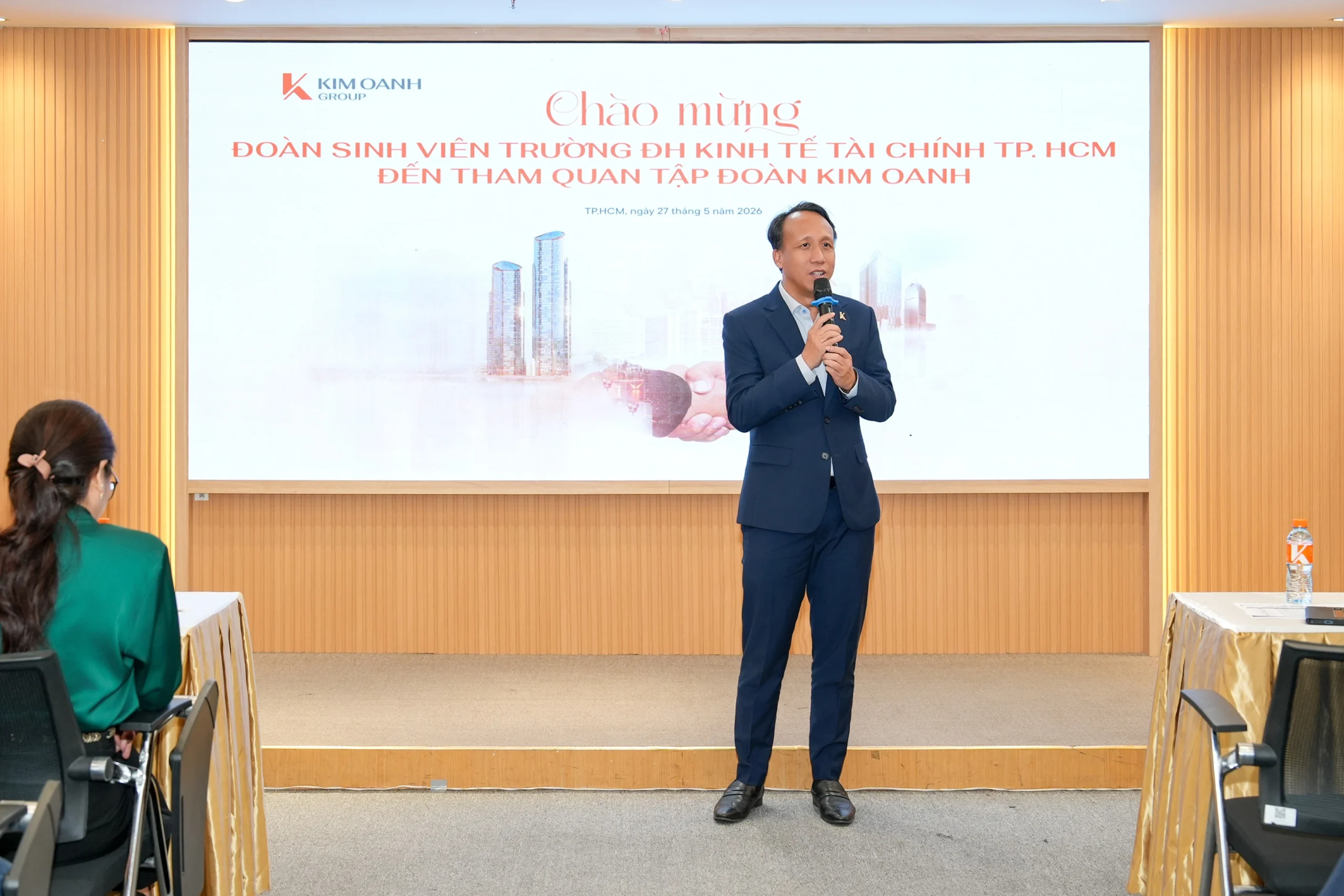 Ông Nguyễn Lương Thọ - Phó Tổng Giám đốc Vận hành Kim Oanh Group chia sẻ tại chương trình Company Tour 2026