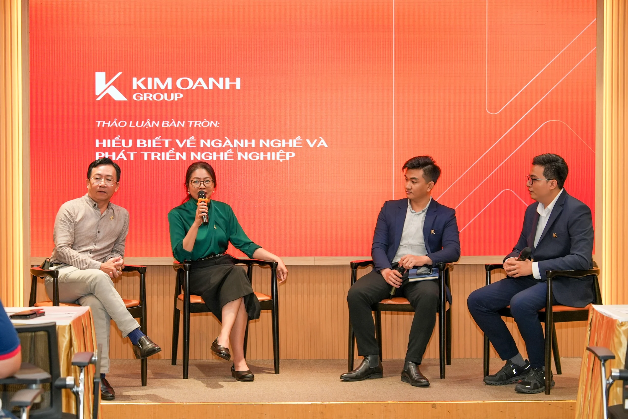 Phiên thảo luận với chủ đề “Hiểu biết về ngành nghề và phát triển nghề nghiệp” mang đến nhiều kiến thức bổ ích cho sinh viên UEF