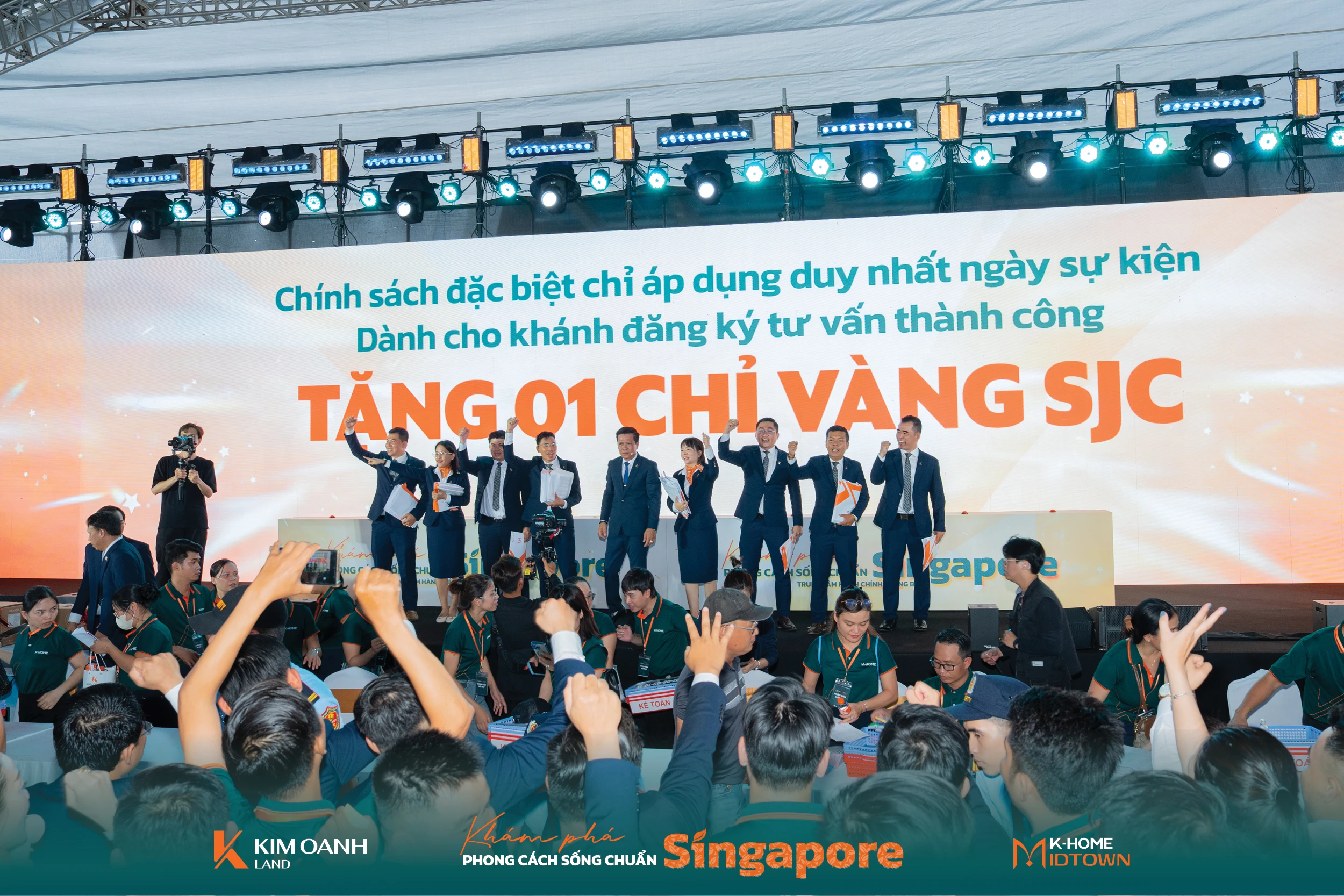 Ông Tô Duy Chinh công bố chính sách ưu đãi đặc biệt tặng 01 chỉ vàng dành cho khách hàng tư vấn thành công trong khuôn khổ sự kiện giới thiệu K-Home Midtown.