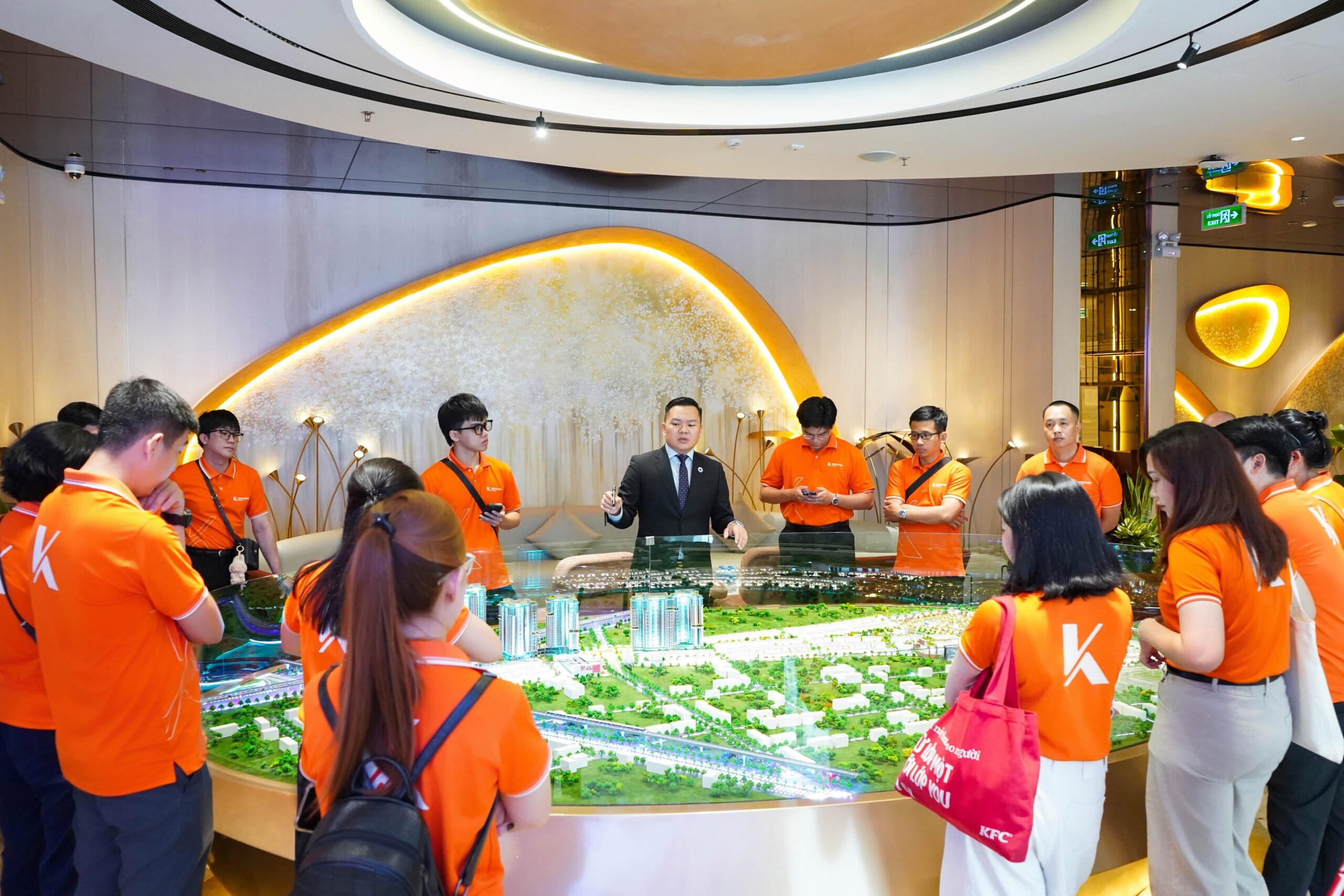 kim-oanh-group-to-chuc-site-tour-hoi-nhap-quy-ii-2026-hanh-trang-vung-buoc-cho-doi-ngu-nhan-su-moi (1)