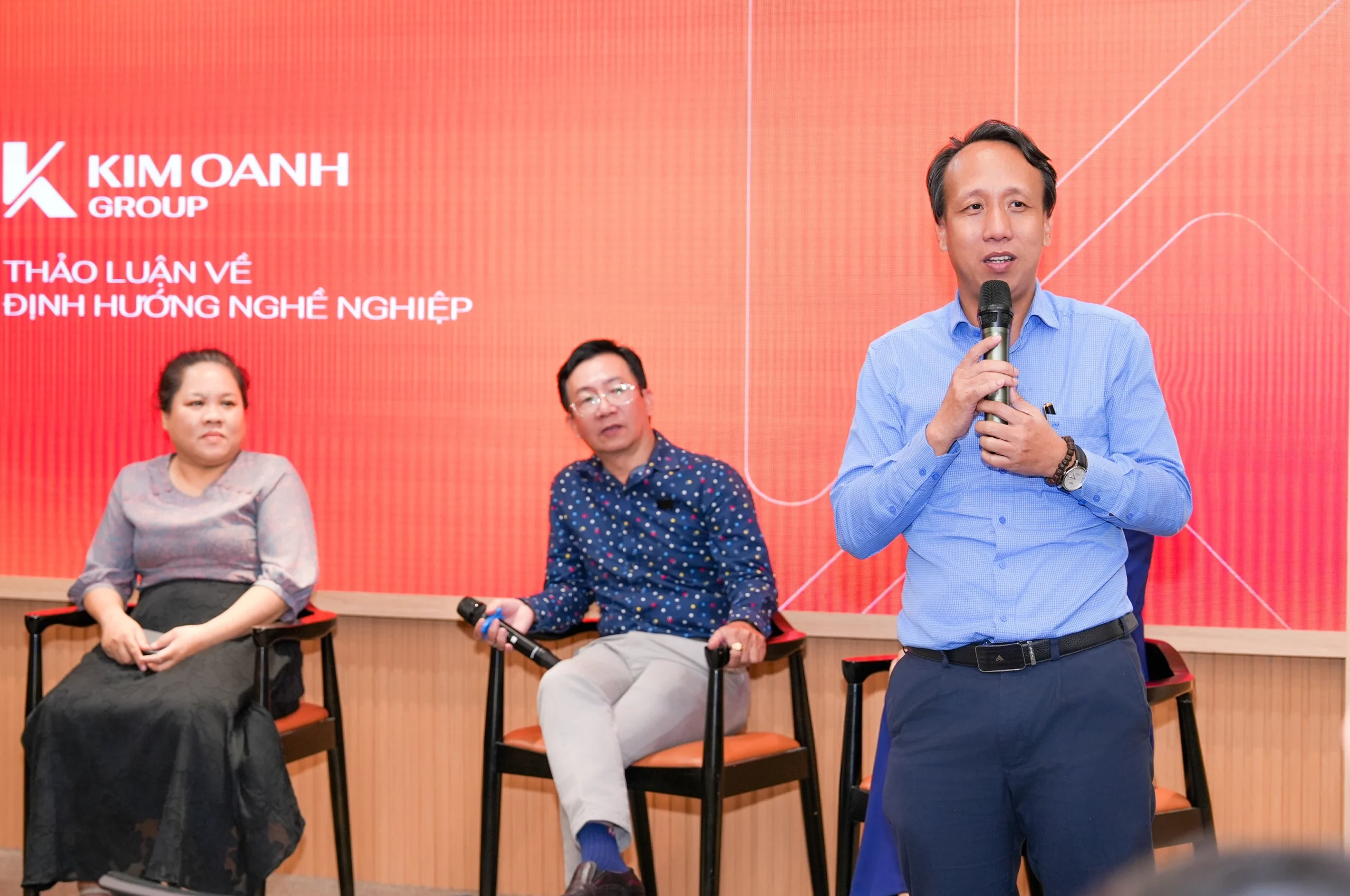 Ông Nguyễn Lương Thọ - Phó Tổng Giám đốc Vận hành Kim Oanh Group chia sẻ về kinh nghiệm quản lý và đào tạo nhân sự tại phiên thảo luận định hướng nghề nghiệp