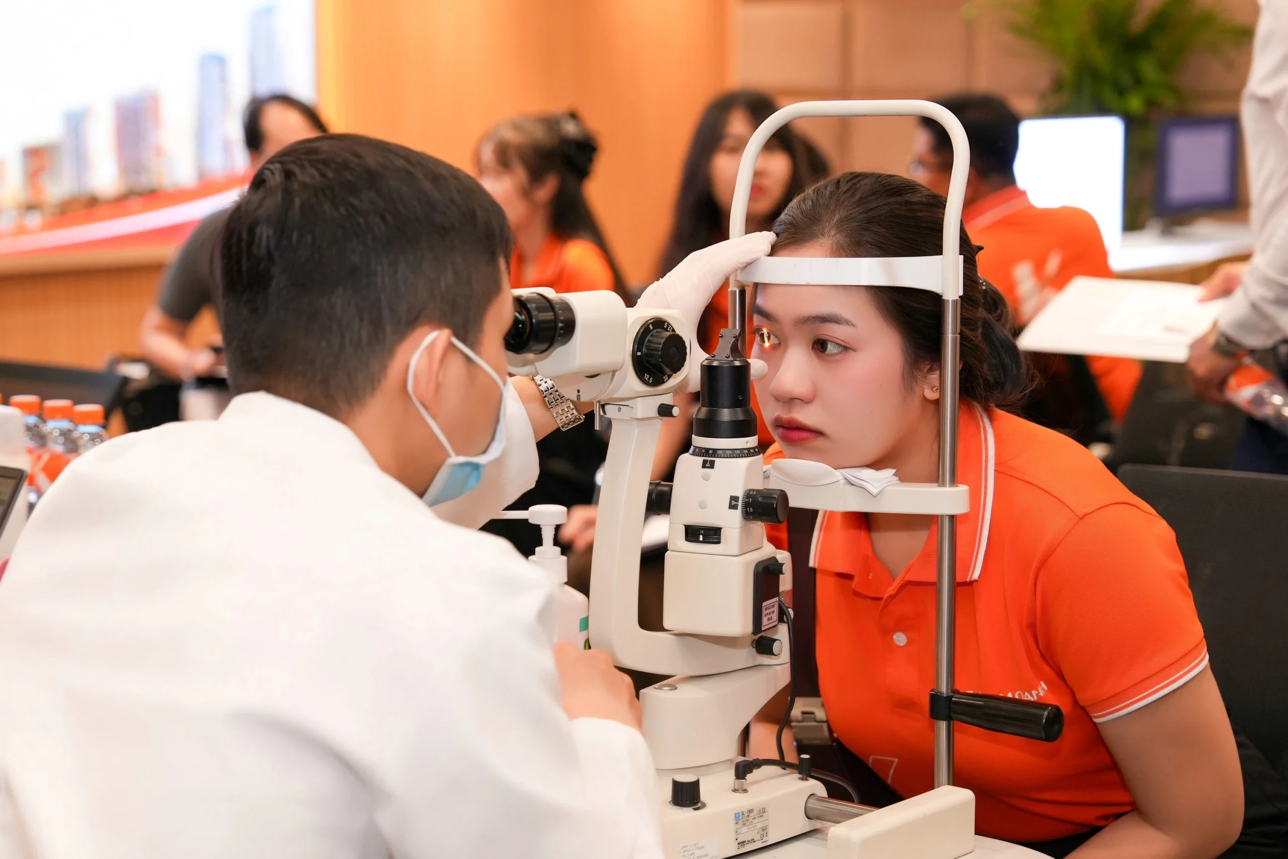 Quy trình thăm khám chuyên nghiệp với sự hỗ trợ từ các thiết bị y tế tiên tiến, mang lại kết quả chẩn đoán tối ưu và tạo sự an tâm cho CBNV