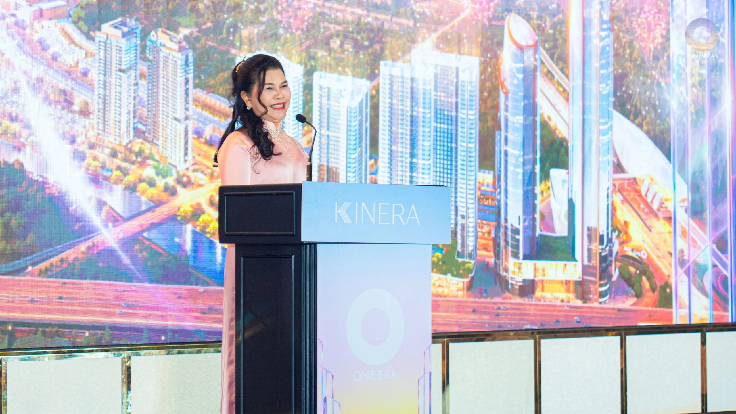 Bà Đặng Thị Kim Oanh, Chủ tịch HĐQT kiêm Tổng Giám đốc Kim Oanh Group phát biểu tại sự kiện